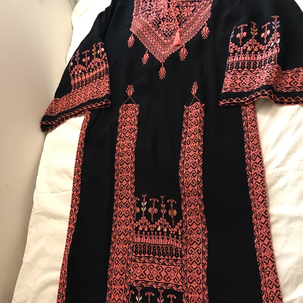 Palestinian thobe